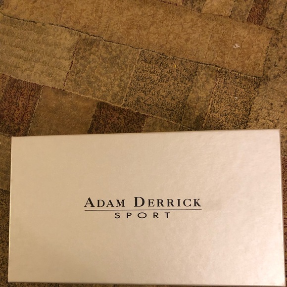 Sneakers - Picture 5 of 5